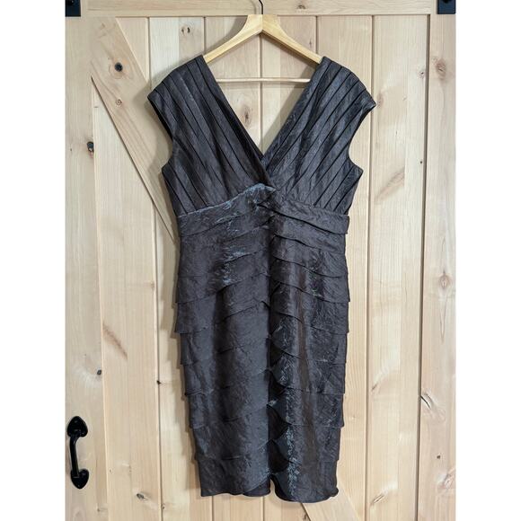 Adrianna Papell Dresses & Skirts - Adrianna Papell | Silver Shimmery Shutter Pleat Short Cocktail Dress | Size 14